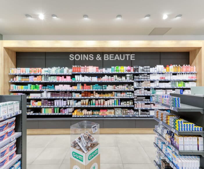 Agencement pharmacie – Borel & Cavaillé & Raynaud & Benezis 1 | Jean Rolland
